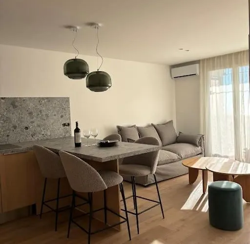 Les Hirondelles شقة