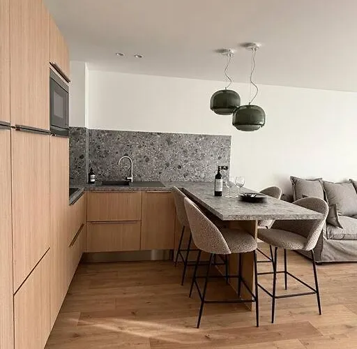 Les Hirondelles * إيكس ليه با