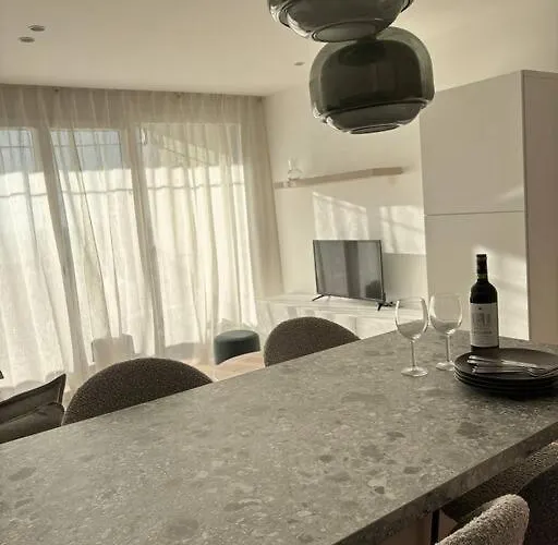 Les Hirondelles * إيكس ليه با